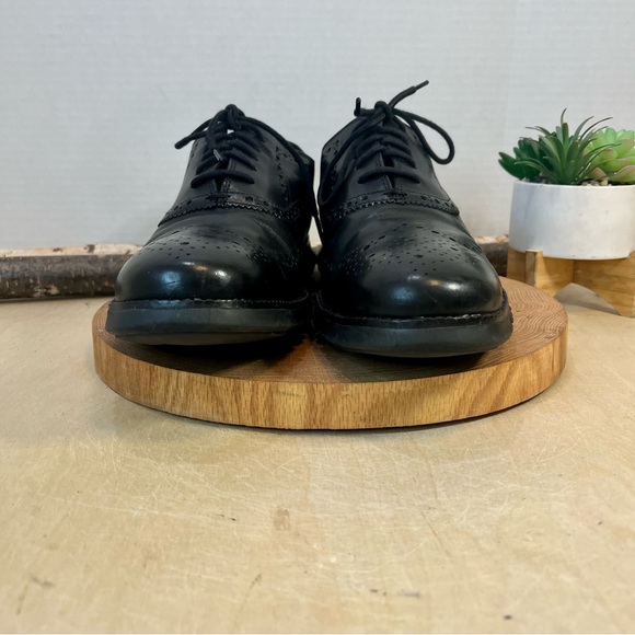 Cole Haan Men\'s ZERØGRAND C20719 Wingtip Oxfords in black leather. Size 13